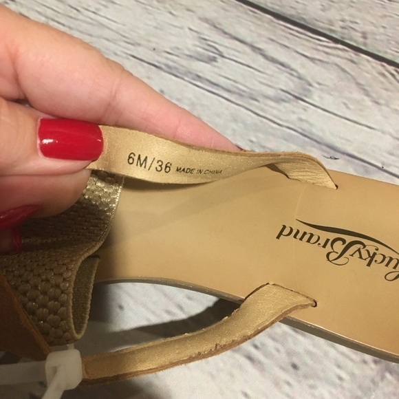 Lucky brand leather and gold metallic slip on sandals | 6M - Picture 4 of 9